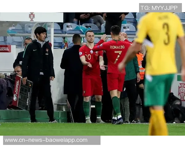 亨德森进球后致敬前队友若塔重现经典庆祝动作引发球迷热议